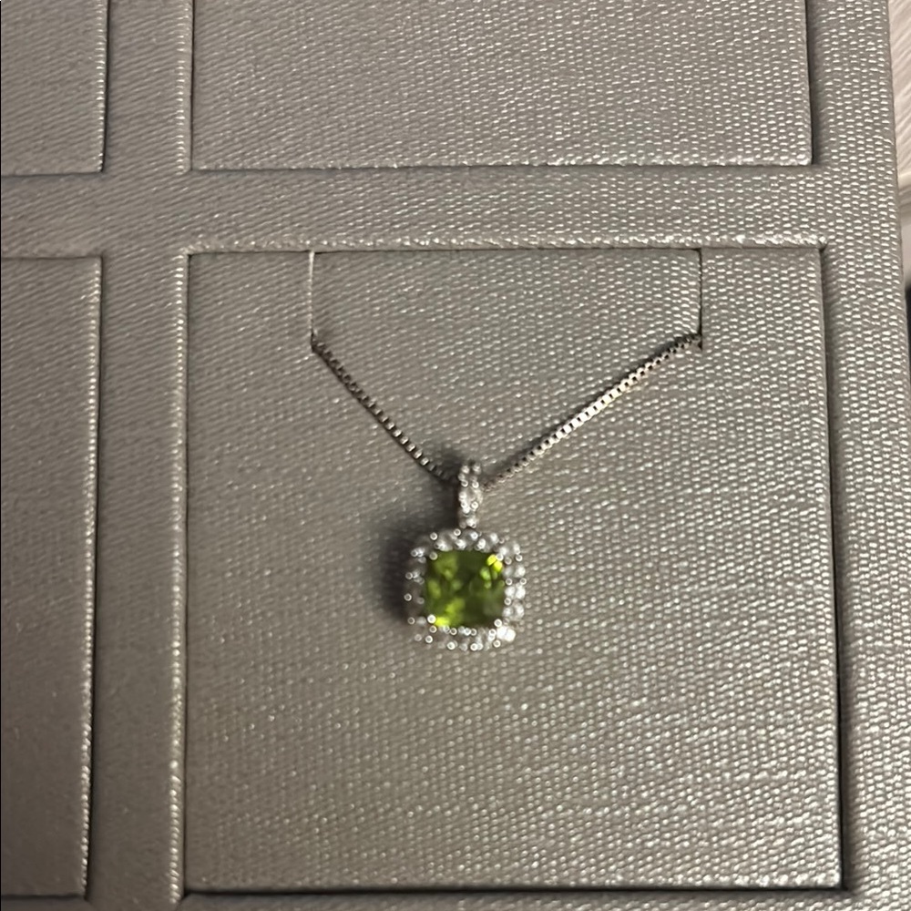 Elegant Silver and Green Pendant Necklace